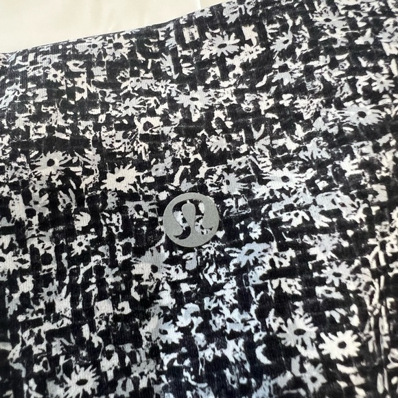 LULEMON LEGGINGS SIZE 8 .came with the bag!!! - Picture 3 of 10